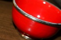 <b>         Ceramika - Miseczka Z Metalową Opaską W Czerwieni - Mniejszy Model<b>