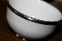 <b>                Ceramika - Miseczka Z Metalową Opaską W Bieli - Średni Model<b>